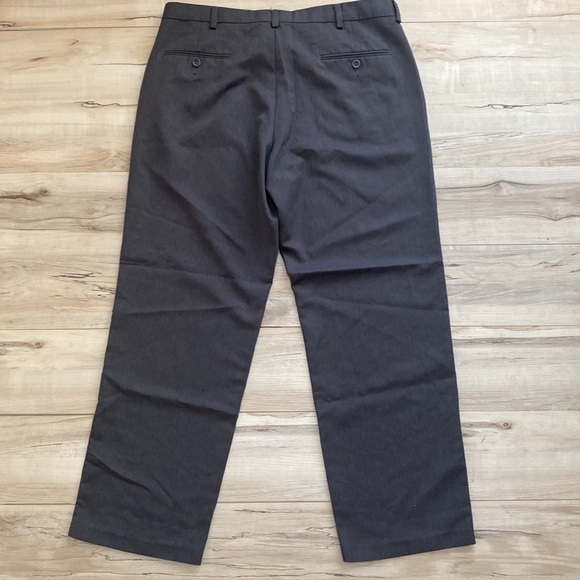 Kenneth Cole Reaction Men’s Grey Dress Pants. Size W36 and L30. Great condition. - Picture 6 of 10